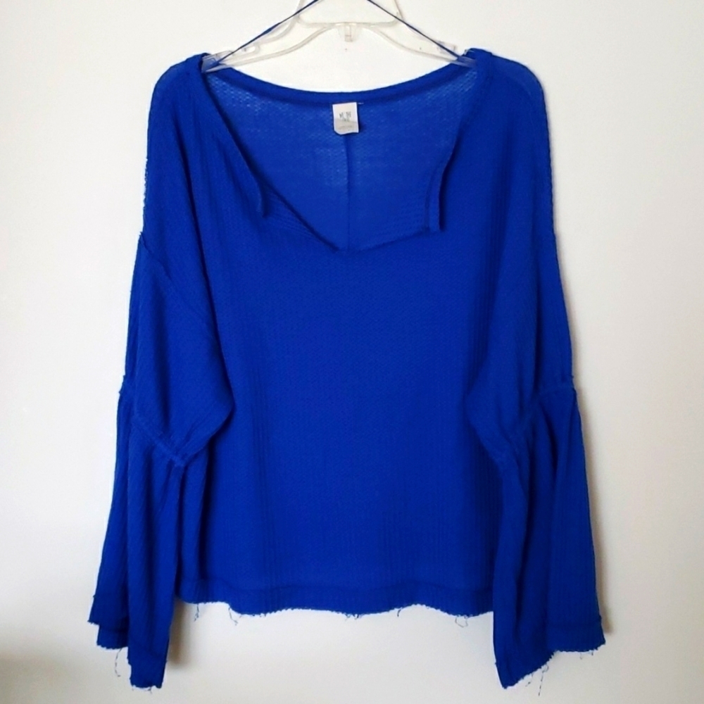 We the free blue bell sleeve boho shirt, waffle knit, cobalt, womens size small.